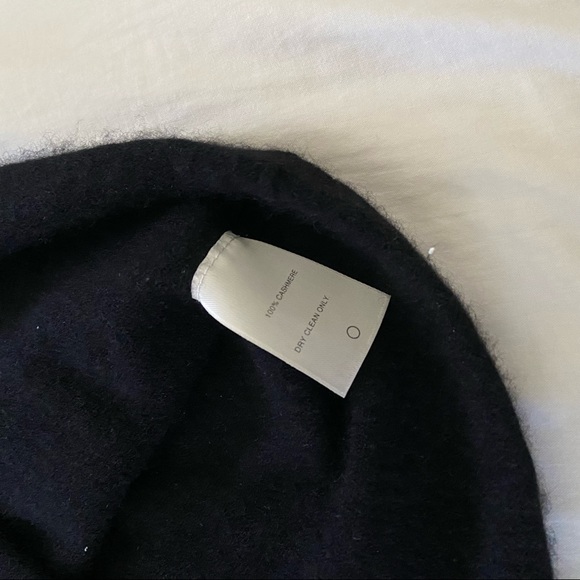 Black Cashmere Short-Sleeve Sweater - Picture 3 of 4